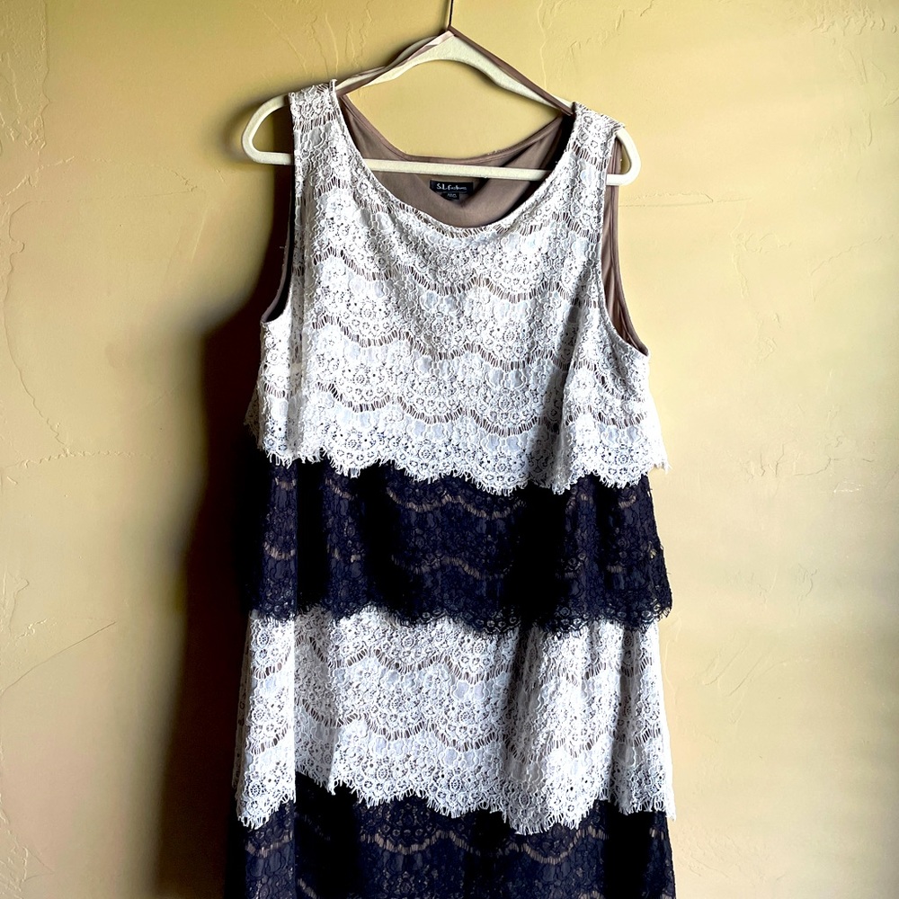 Size 22W Sleeveless Cream and Black Lace Dress